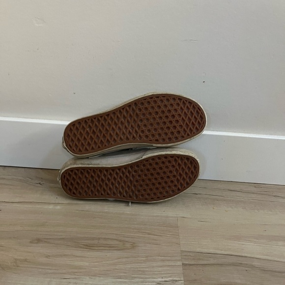 There vans, size 6.5 US women’s, gray. - Picture 3 of 7